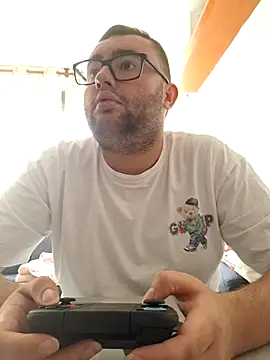 Javier bear online show from 10/02/25, 10:29