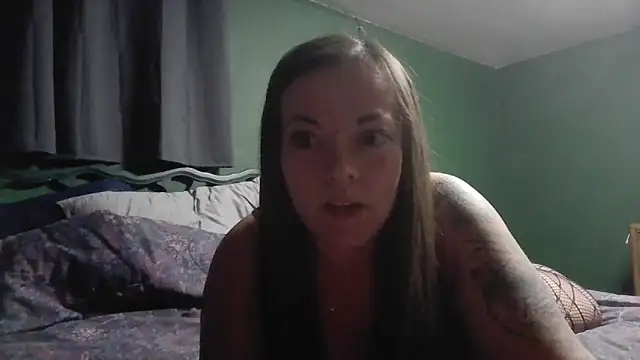 Snapshot of Glitt3rqueen341 chatting on 10/03/25, 03:52 Glitt3rqueen341 online show from 10/03/25, 03:52