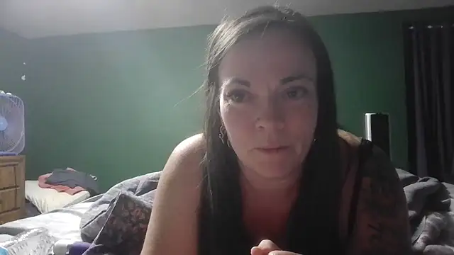 Snapshot of Glitt3rqueen341 chatting on 09/09/25, 04:44 Glitt3rqueen341 online show from 09/09/25, 04:44