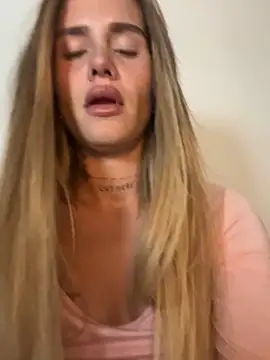 EmiliaCatalina online show from 12/22/25, 11:27