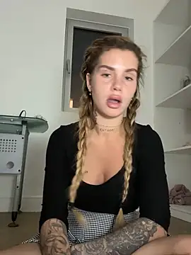 EmiliaCatalina online show from 11/01/25, 05:03