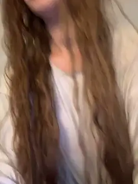 EmiliaCatalina online show from 04/07/26, 10:00