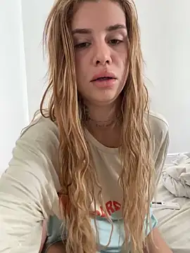 EmiliaCatalina online show from 10/14/25, 04:29