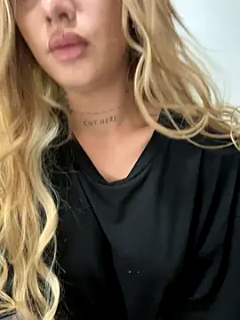 EmiliaCatalina online show from 12/02/25, 07:26