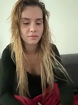 EmiliaCatalina online show from 02/04/26, 05:52