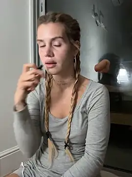 EmiliaCatalina online show from 11/15/25, 10:36