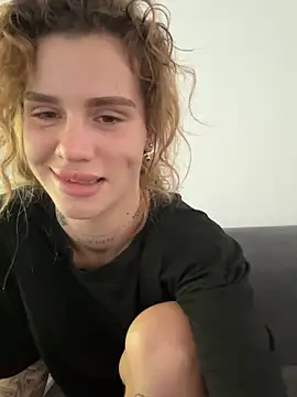 EmiliaCatalina online show from 02/05/26, 06:59