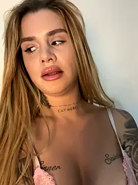 EmiliaCatalina online show from 11/30/25, 12:33