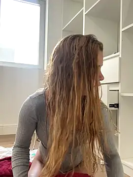 EmiliaCatalina online show from 10/30/25, 06:38