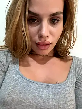 EmiliaCatalina online show from 11/07/25, 09:41