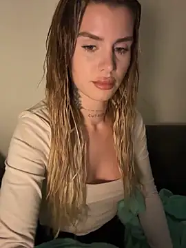 EmiliaCatalina online show from 02/03/26, 12:54