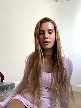 EmiliaCatalina online show from 11/03/25, 06:33