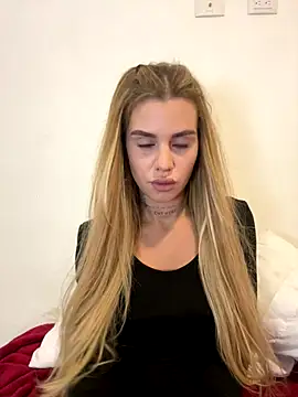 EmiliaCatalina online show from 10/21/25, 10:31