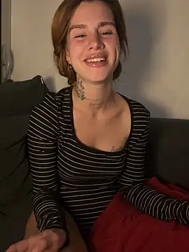 EmiliaCatalina online show from 03/21/26, 12:45