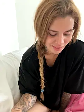 EmiliaCatalina online show from 10/20/25, 06:08