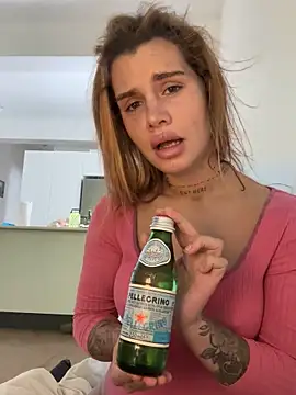 EmiliaCatalina online show from 11/08/25, 05:05