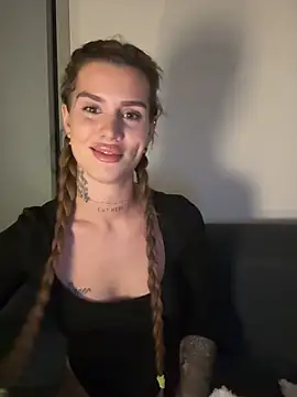 EmiliaCatalina online show from 04/12/26, 12:36