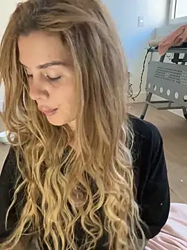 EmiliaCatalina online show from 10/19/25, 07:16