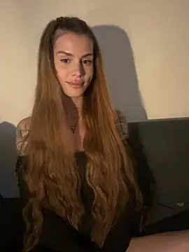 Snapshot of EmiliaCatalina chatting on 07/16/26, 11:24 EmiliaCatalina online show from 07/16/26, 11:24