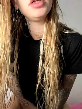 EmiliaCatalina online show from 10/24/25, 12:53