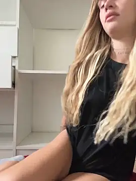 EmiliaCatalina online show from 12/13/25, 08:04