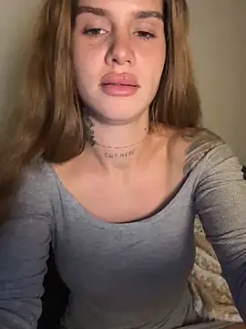 EmiliaCatalina online show from 04/06/26, 11:50