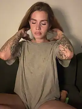 EmiliaCatalina online show from 03/19/26, 12:21