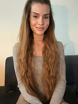 Snapshot of EmiliaCatalina chatting on 07/04/26, 08:35 EmiliaCatalina online show from 07/04/26, 08:35