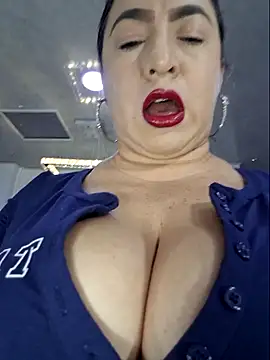 Snapshot of laura_bassi chatting on 02/12/26, 03:06 laura bassi online show from 02/12/26, 03:06