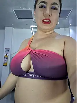 laura bassi online show from 11/18/25, 03:10