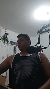 Snapshot of ElferXXX chatting on 04/12/26, 02:04 ElferXXX online show from 04/12/26, 02:04