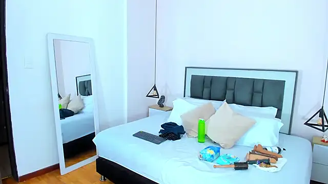 victoria cooper3 online show from 11/14/25, 09:24