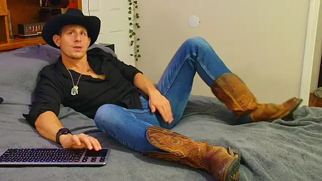 Snapshot of zack_Fisher chatting on 12/22/25, 01:39 zack Fisher online show from 12/22/25, 01:39