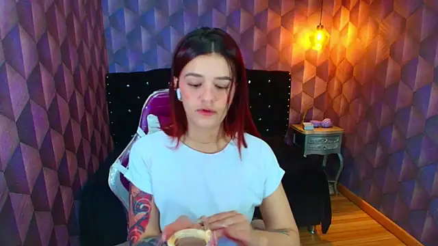 Snapshot of LiaHarryis chatting on 11/06/25, 06:23 LiaHarryis online show from 11/06/25, 06:23