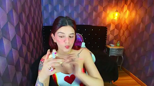 Snapshot of LiaHarryis chatting on 10/31/25, 05:42 LiaHarryis online show from 10/31/25, 05:42