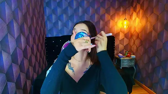 LiaHarryis online show from 04/11/26, 06:00