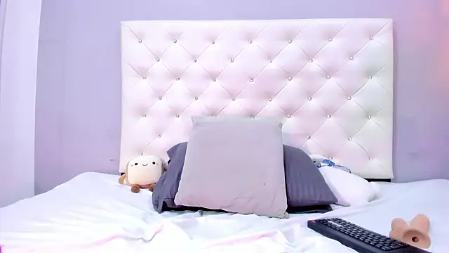 NICOLSKINNY1 online show from 02/21/26, 08:33