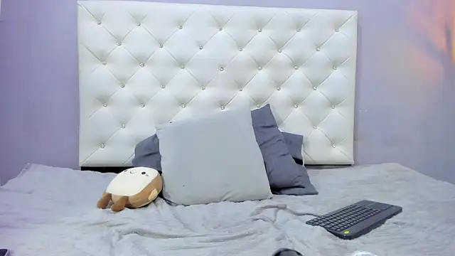NICOLSKINNY1 online show from 06/15/26, 10:42