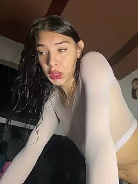 Snapshot of NICOLSKINNY1 chatting on 03/20/25, 05:47 NICOLSKINNY1 online show from 03/20/25, 05:47
