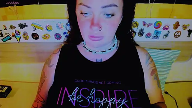 EllieOz online show from 09/08/25, 05:01