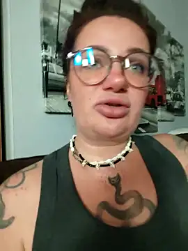 EllieOz online show from 10/07/25, 03:46