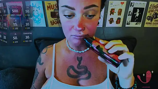 EllieOz online show from 04/22/26, 01:51