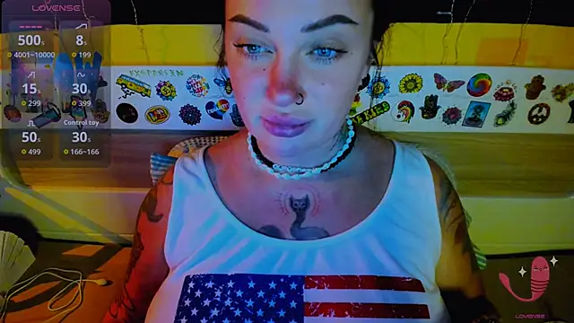 Snapshot of EllieOz chatting on 11/18/25, 06:22 EllieOz online show from 11/18/25, 06:22