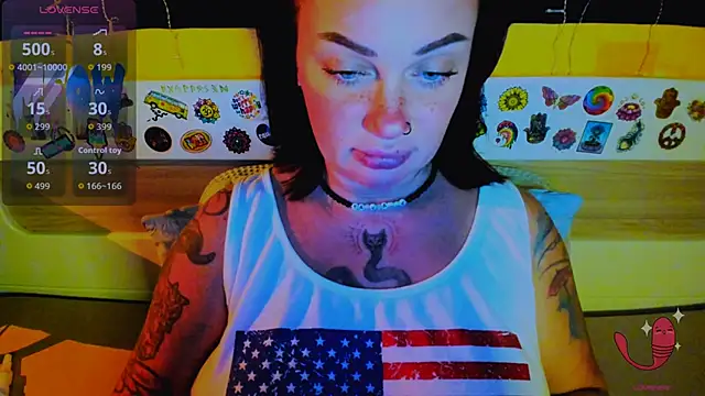 Snapshot of EllieOz chatting on 12/14/25, 02:55 EllieOz online show from 12/14/25, 02:55