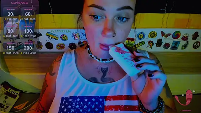 Snapshot of EllieOz chatting on 11/06/25, 05:39 EllieOz online show from 11/06/25, 05:39