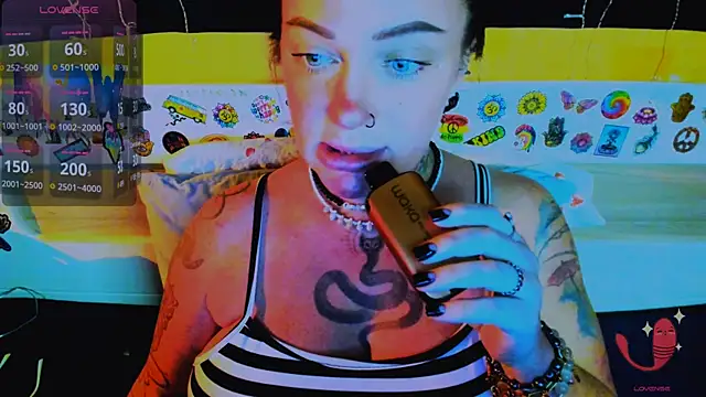 Snapshot of EllieOz chatting on 12/04/25, 04:39 EllieOz online show from 12/04/25, 04:39