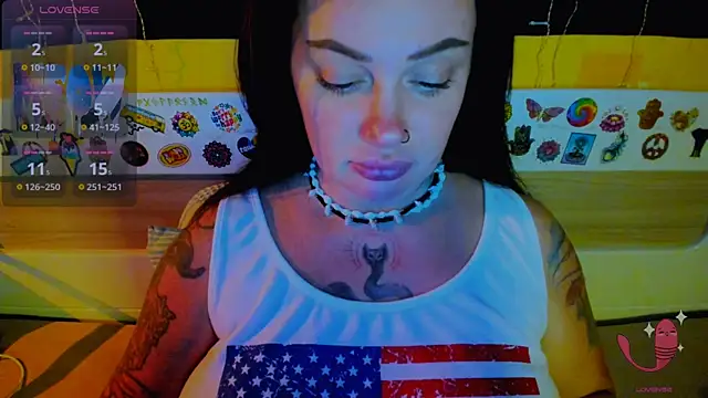 Snapshot of EllieOz chatting on 11/15/25, 03:38 EllieOz online show from 11/15/25, 03:38