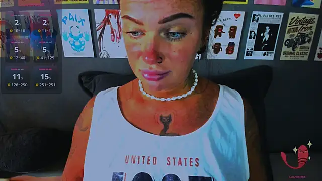 Snapshot of EllieOz chatting on 04/07/26, 12:51 EllieOz online show from 04/07/26, 12:51