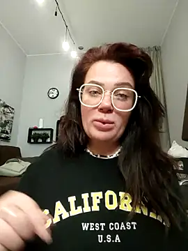EllieOz online show from 09/30/25, 05:52