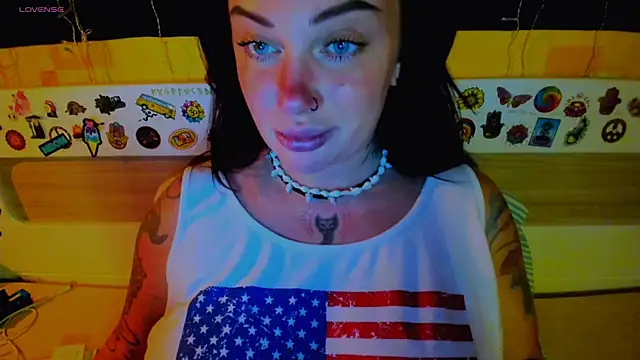 EllieOz online show from 10/20/25, 04:40